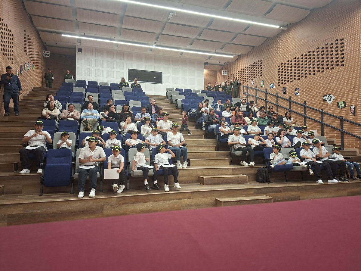 Finaliza trabajo interinstitucional en Col María Currea Manrique IED con <a href="/Infanyadolesc/">Policia Infancia y Adolescencia</a> <a href="/ICBFColombia/">Bienestar Familiar | ICBF</a> Programa "abre tus ojos" , cuidado y protección de niños, niñas y jóvenes en entornos escolares Ciudad Bolivar. Seguimos creciendo <a href="/IsabelSegoviaO/">Isabel Segovia O</a>