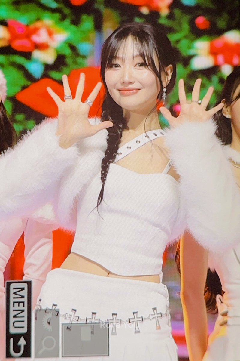 251219 가요대축제 류수정 

이게 데뷔 12년차 러블리즈야🩷

#류수정 #러블리즈 
#Lovelyz #SUJEONG #RYUSUJEONG