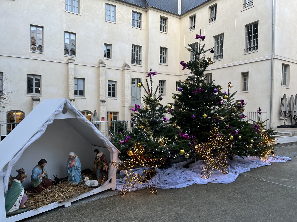 🎄En cette fin d'année, nos campus ferment leur portes . ✨ 
Nous vous souhaitons de très belles fêtes et vous donnons rendez-vous en 2026 à #Paris, #Reims et #Rouen ! ✨