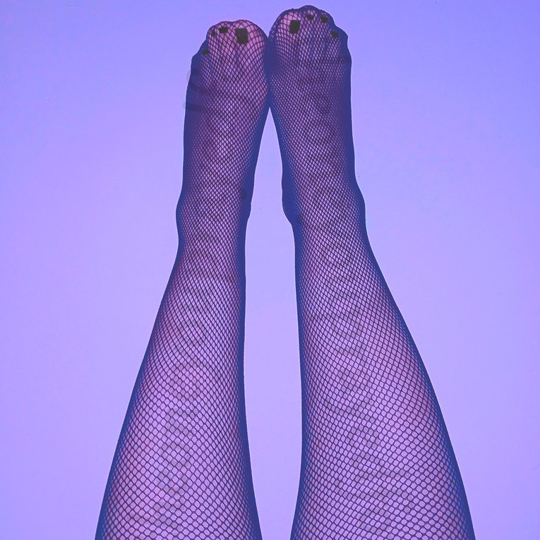 oneyouprayedfor's tweet image. freaky friday means all you feet freaks can come out of the woodwork and spend that paycheck on my pretty toes🫵💸