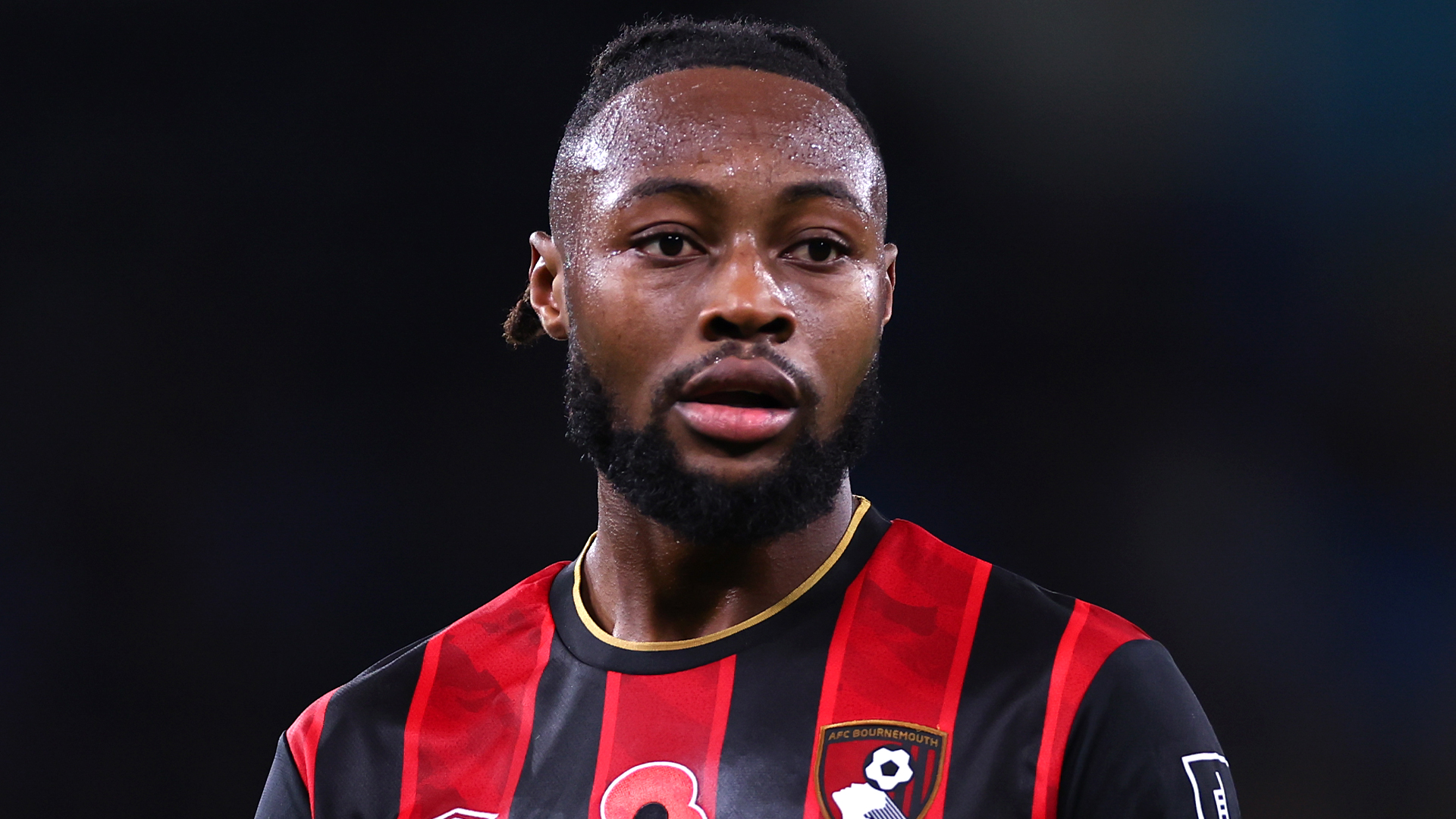 أنطوان سيمينيو في الدوري الإنجليزي الممتاز منذ بداية الموسم الماضي: بالقدم اليسرى: 81 تسديدة. 8 أهداف. بالقدم اليمنى: 69 تسديدة. 10 أهداف. واحد من أفضل اللاعبين في التسديد بالقدمين في البطولة 