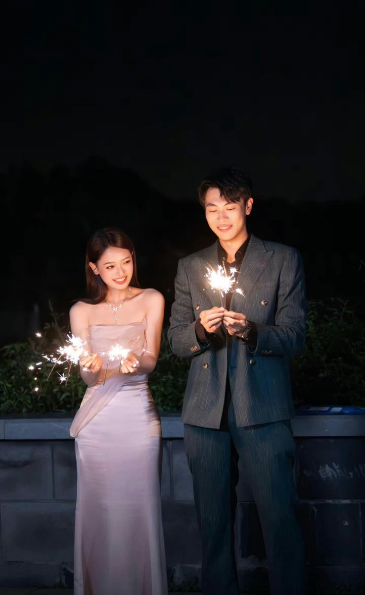 กูอึ้ง ชือชือออกมาแฉอีตาหลิวแล้วประกาศยุติความสัมพันธ์ ชือชือบอกว่าชีจับได้ว่าตาหลิวเอาชีไปเม้าในกลุ่มแชทเรื่องรูปลักษณ์และบุคลิกแถมวางแผนจะเลิกกลายรอบ ฮีไปชี้นำคนในโซเชียลให้มาโจมตีชือชือ ทุกอย่างมีหลักฐานหมดแต่เปิดไม่ได้เพราะกฏหมาย อีดอกหน้ามือกับหลังตีนเลยชีวิตจริงกับในรายการ