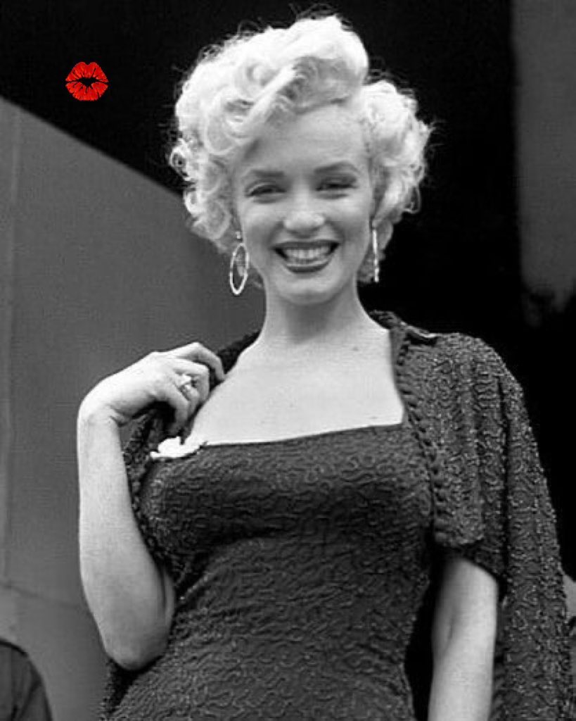 #MarilynMonroe 
#Goodnighteveryone 
What a Beautiful frankly smile of Marilyn in korea 1954.
    💋💋——🌹🌹——💋💋