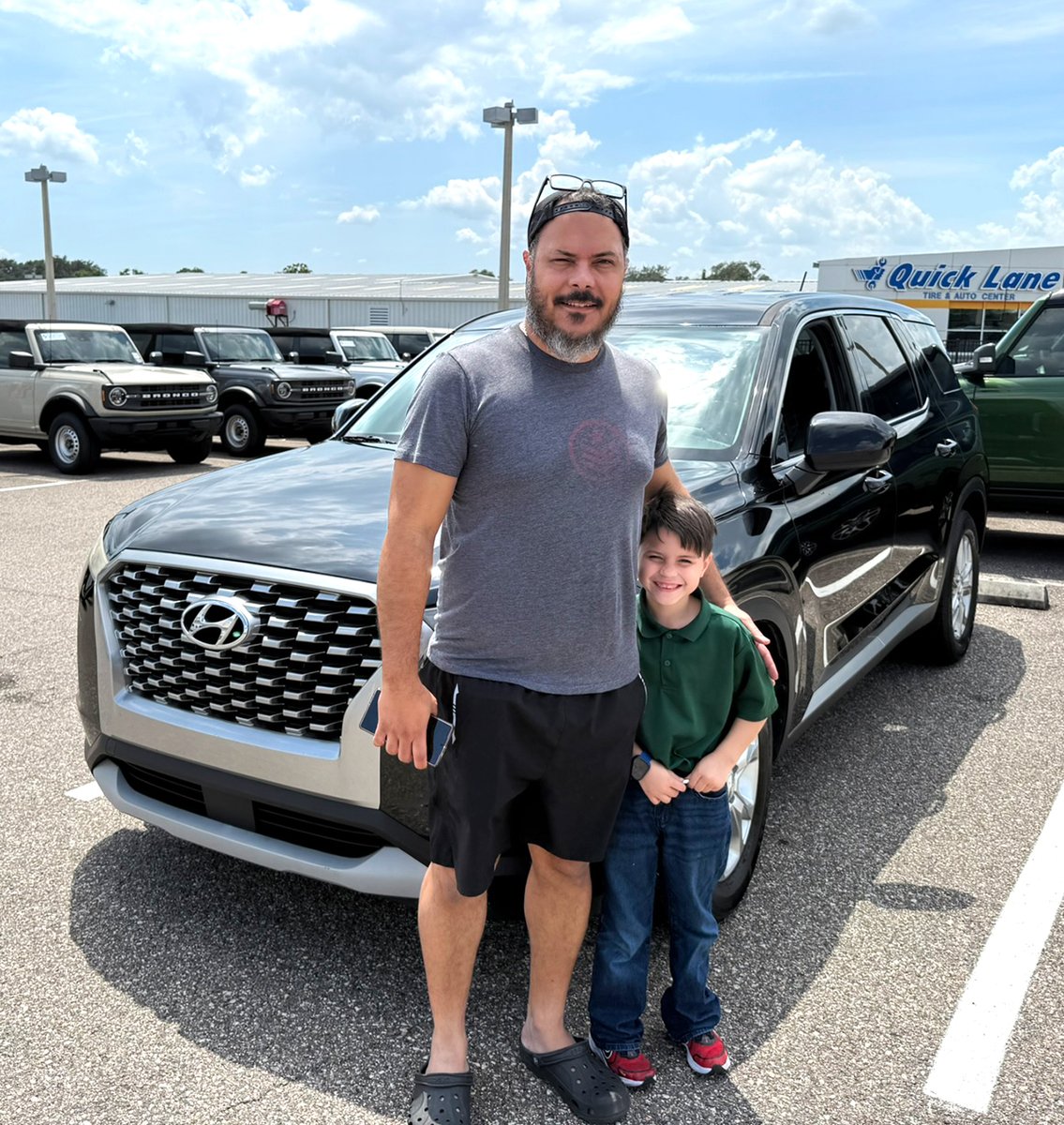 LkldAutomall's tweet image. The right SUV makes family life easier. At #LakelandAutomall the Davila family chose the #HyundaiPalisade with help from our #SalesTeam and a smooth buying day. #Congratulations and enjoy your new ride!