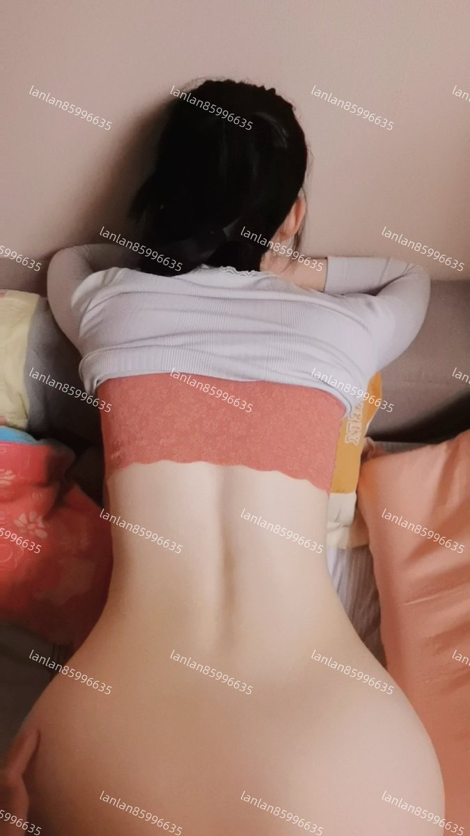 lanlan85996635's tweet photo. 岚岚像小猫咪一样乖乖的趴着，享受肉棒带来的冲击，下面水越来越多，呻吟声越来越大，到了后面开始控制不住的扭动臀部迎合我的撞击，这个视角我是真心招架不住5分钟就想投降，如果有个帮手是不是可以多来5分钟 https://t.co/LYqY5qbMPs