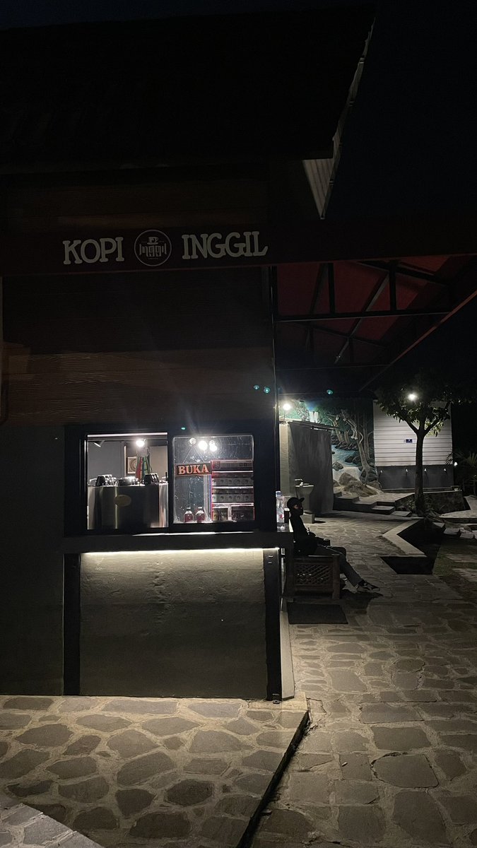 Barasena___'s tweet photo. Kalo ga denger ya maap, kadang emang pura2 budek itu menyenangkan https://t.co/j5QX1rF2b0