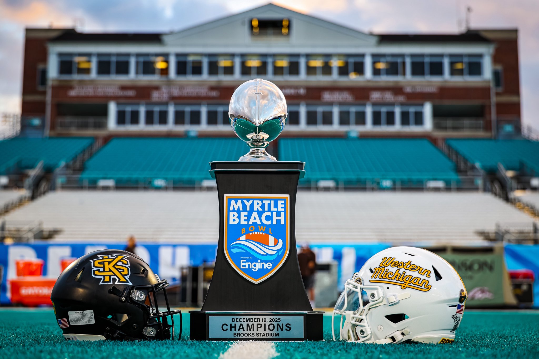 G8itJ8qX0AAUhI5?format=jpg&name=large