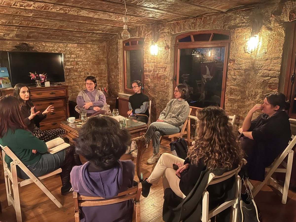 istMorDayanisma's tweet photo. Kurmacaya feminist bakış atölyesinin ilk oturumu Yazar Elif Demirel ile gerçekleştirdik. Atölye serisinin devamına katılmak için bizimle iletişime geçebilirsiniz.💜
@EverestKitap

#atölye #feministeleştiri https://t.co/SddgRo33Xy