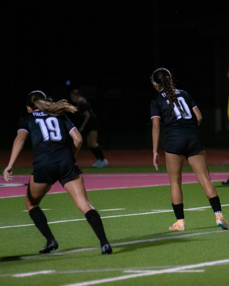 HuffmanLFSoccer's tweet photo. Scrimmage season ✔️ https://t.co/uNo98KeJM5