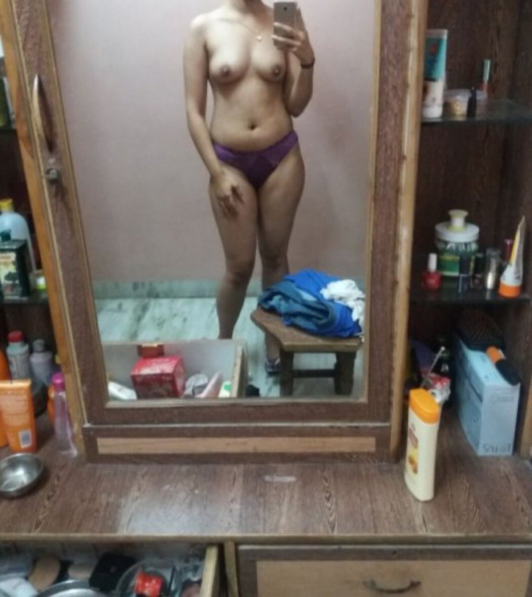 Dorryboy235802's tweet photo. १६ व वरीस धोक्याचं..
शेजारच्या जोशी काकूंची पोरगी परवाच बंड्या काकांच्या घरी आली होती.. तिथेच माजी भेट झाली
आणि आज मला insta ला असे फोटो फेक अकाउंट वरून टाकतेय.
तिला वाटल मी तिला ओळखू शकणार नाही..
पण तिला कुठ माहीतेय याच कपाटापुढे मी तिच्या आईचा घाम काढतो
#Rtformore♥️ https://t.co/lgonDBpKgZ