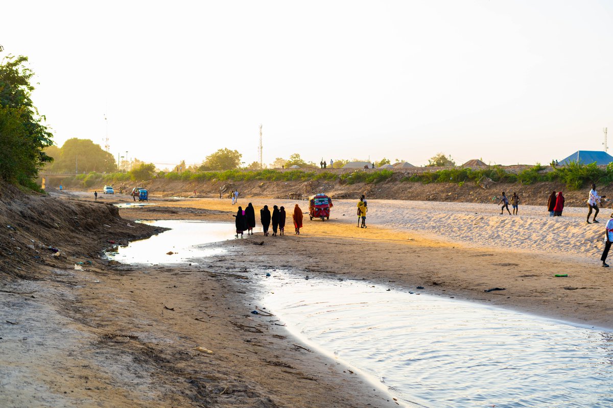 GMInitiative's tweet photo. Photos from Jowhar: The Shabelle #River has dried up far earlier than expected, worsening #drought-driven water shortages across #Somalia and putting the livelihoods of hundreds of thousands of #farmers and pastoralists at #risk. Women and children are hardest hit. 📷📷@ABeryoow https://t.co/9OCLB8vdHO