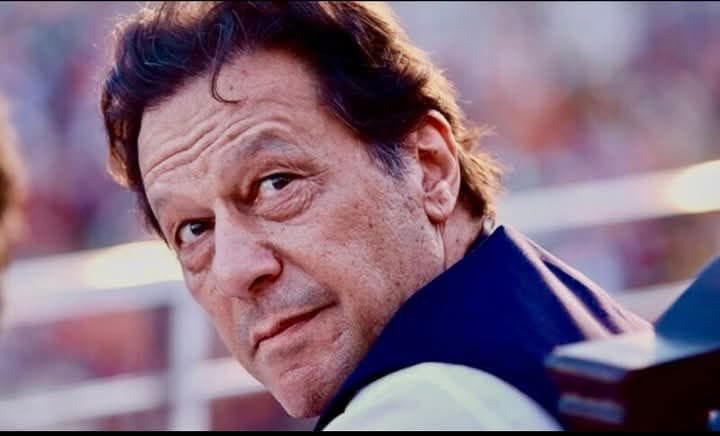 Xshn_789's tweet photo. عمران خان گزشتہ ڈیڑھ ماہ سے قیدِ تنہائی میں ہیں۔ قیدِ تنہائی بدترین ذہنی اذیت ہے، عمران خان اس ظلم کو پوری حوصلے سے برداشت کر رہے ہیں۔ لیکن کیا ہم نے کبھی محسوس کیا کہ ذہنی اذیت ان کی صحت پر کیا اثرات مرتب کرتی ہے؟

 #رسائی_نہیں_خان_کی_رہائی https://t.co/czRoetVhP0