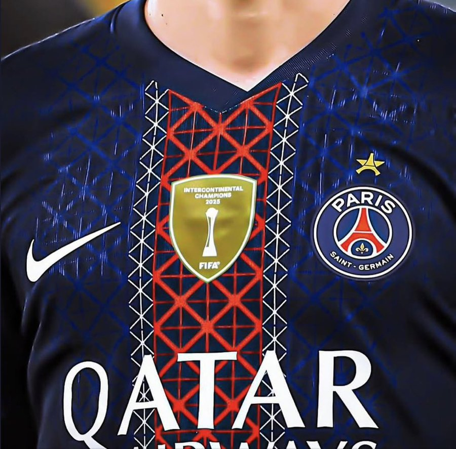 قميص باريس سان جيرمان بعد الفوز بكأس القارات 