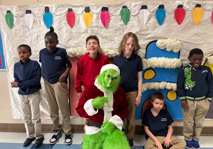 PathwayK5's tweet photo. Merry GRINCHMAS!! 💚🎄📸 https://t.co/ktQPvHod7h
