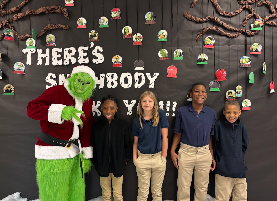 PathwayK5's tweet photo. Merry GRINCHMAS!! 💚🎄📸 https://t.co/ktQPvHod7h