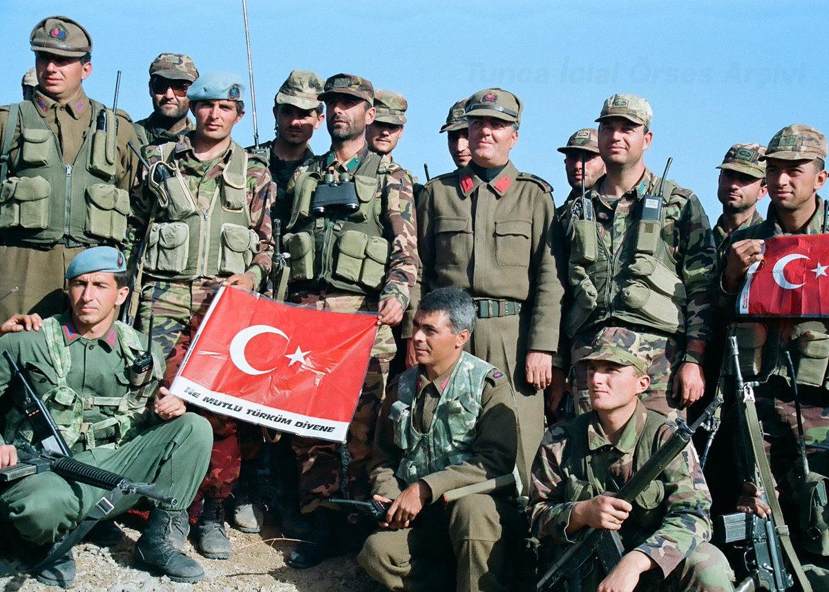 turkhafiza1's tweet photo. Bursaspor'a verdiğimiz destek nedeniyle bölücülerin organize şikayet yağmuru altındayız. Bu gönderideki fotoyu birkaç saniye inceleyip gönderi altına birşeyler karalamanız yararımıza olacaktır. https://t.co/SadUErymRk