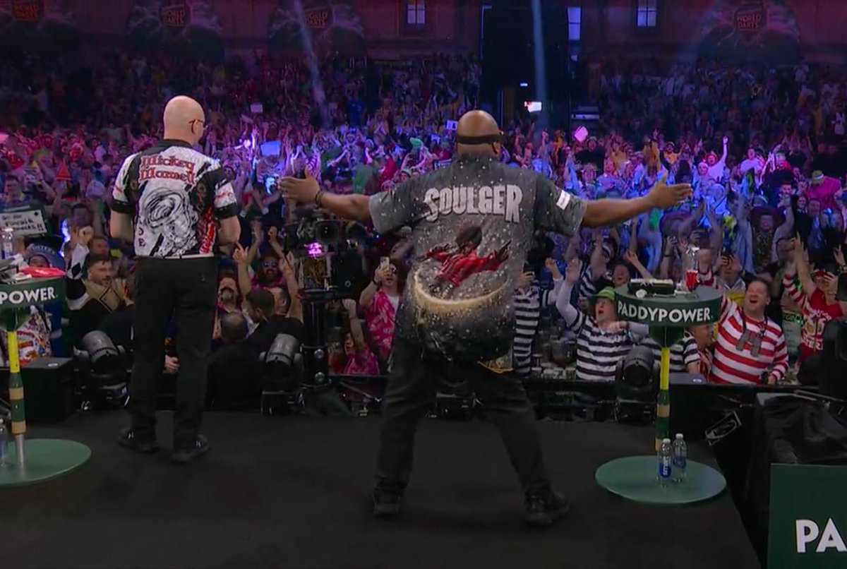 Live Darts tweet media