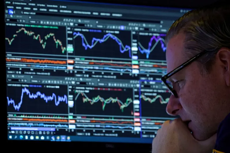 ElenaShuCA's tweet photo. U.S. stocks rose in early trading on December 18th, driven by lower-than-expected U.S. inflation data and strong earnings from Micron. The Dow Jones Industrial Average rose over 400 points, while the S&P 500 and Nasdaq Composite indices gained more than 1%.

The S&P 500 index rose 1.08% to 6,793.98 points in early trading on December 18th, the Dow Jones Industrial Average gained 406.32 points, or 0.85%, to 48,292.29 points; and the Nasdaq Composite index climbed to 23,033.55 points, a gain of 1.5%.

The U.S. Bureau of Labor Statistics (BLS) announced on December 18th that the November Consumer Price Index (CPI) rose 2.7% year-on-year, less than the 3.1% expected by economists; the core CPI, excluding food and energy, rose 2.6%, also less than the 3% expected by economists. The BLS had originally scheduled the release of the November CPI data for December 10th, but the government shutdown delayed the release.

Micron announced on December 17th that its adjusted earnings per share (EPS) for the last quarter were $4.78, with revenue reaching $13.64 billion, both exceeding market expectations. Looking ahead to the current quarter, Micron projected revenue of approximately $18.7 billion, also better than the market forecast of $14.2 billion. Micron's stock price surged as much as 16.9% in early trading on December 18th, reaching $263.65, while TSMC ADRs rose by more than 3%.

In other stock news, Trump Media & Technology Group announced on December 18th a merger agreement with nuclear fusion energy company TAE Technologies. The transaction is expected to be completed in mid-2026, at which time shareholders of both companies will each hold approximately half of the shares in the combined new company. Trump Media's stock price surged nearly 30% in early trading on December 18th.

The S&P 500 and Dow Jones indices closed lower for the fourth consecutive trading day on December 17th, reflecting the impact of sharp declines in major semiconductor stocks related to artificial intelligence (AI). The Financial Times reported on May 17 that a major investor in cloud infrastructure provider Oracle has withdrawn from the company's $10 billion data center project in Michigan, causing Oracle's stock price to fall by more than 5%.