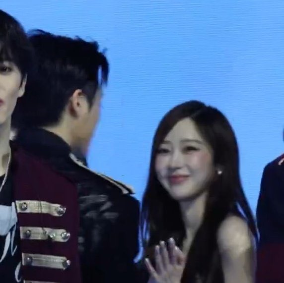 no cus even I WOULD MELT with those smiles 😩😩