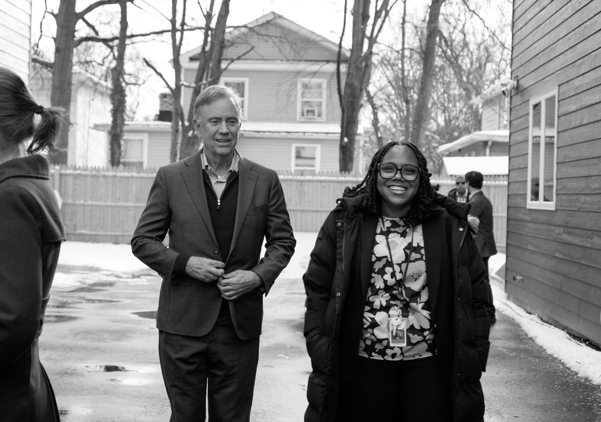 GovNedLamont's tweet image. As we celebrate the holiday season, I’m reminded of the people and places that make Connecticut so incredible. 

We’ll continue to show up for all our residents, especially those in times of need. That commitment will not waver 🤝 #connecticut #ct #holidays