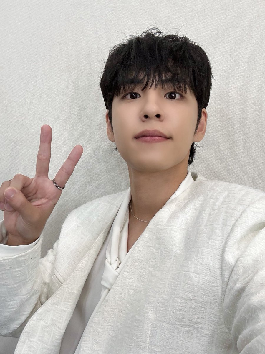 [ #DAY6_BEHIND ]

My Day ᕬᕬ ༘ ☾ ﾟ｡⋆
늦은 시간까지 함께해 줘서 고마워요 🩵

#DAY6 #데이식스
#원필 #WONPIL
#EBS #스페이스공감