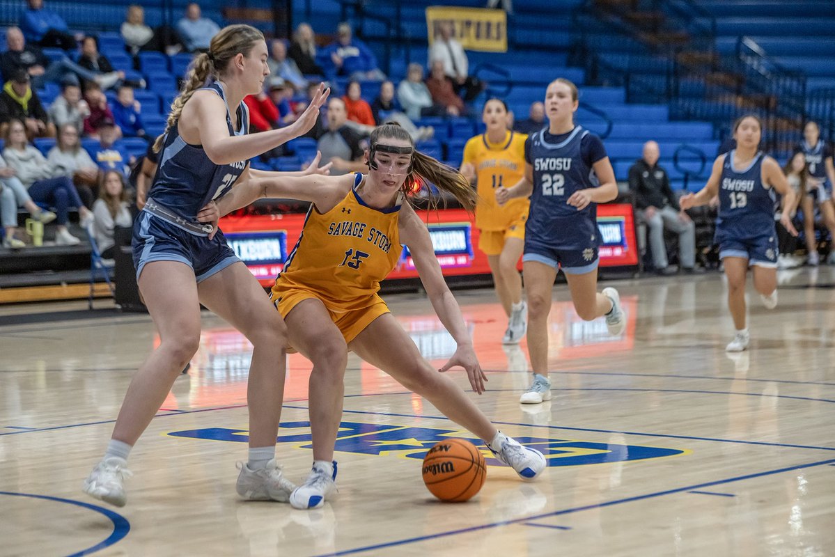 GoSoutheastern's tweet image. 📸 from Thursday night's action against Southwestern.

#TakeCover | @SavageStormWBB