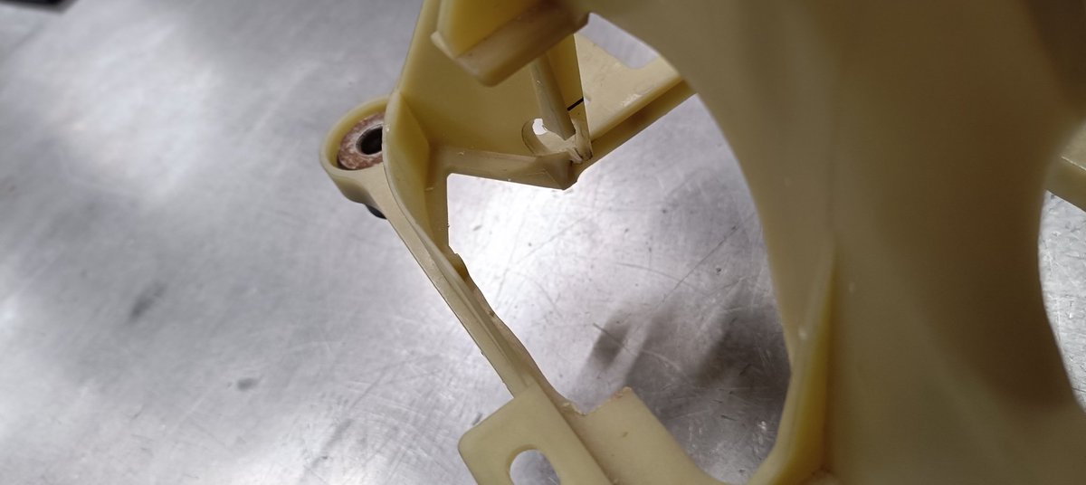 ColtRCult's tweet image. 【Z27AGコルト 横軸ショートシフト化ブラケット】
3セット テストで販売します。

1セット 7000円

動画1つ目が純正状態
2つ目がショートシフトブラケット装着時

体感かなりショートになります。
取付にはシフトユニットの削り加工（ブラケット干渉部分）が必要になります。

購入希望はDMまで🙌