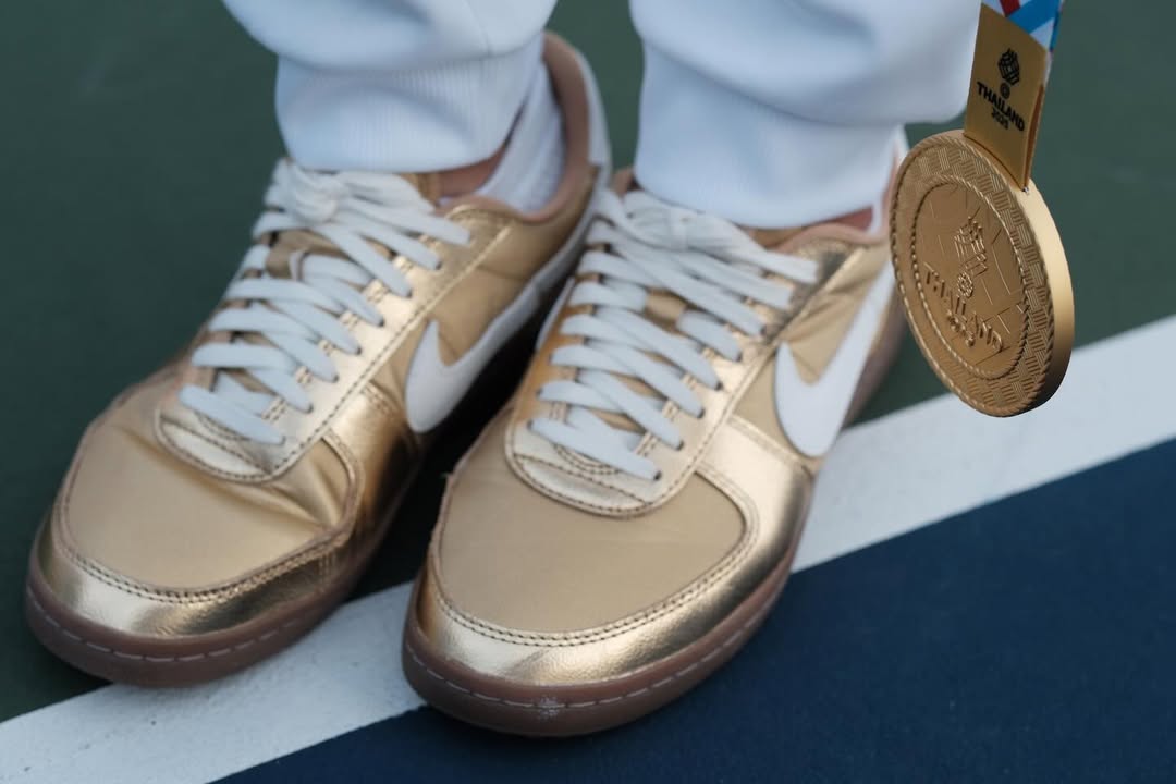 lerreyn's tweet image. Pasalubong sa bayan mula kay Alex Eala. 🥇

📸 alex.eala IG update