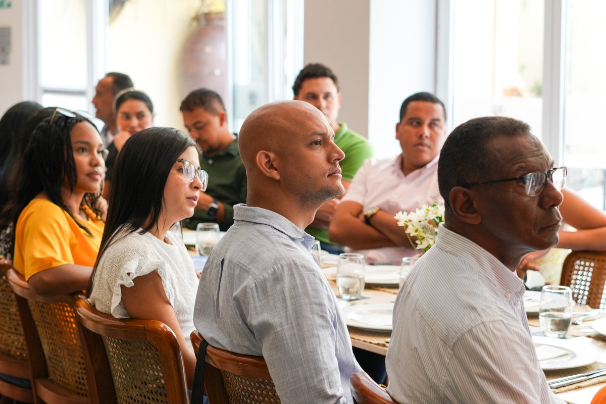 Hoy abrimos un espacio para agradecer. ✨✈️❤️

Porque contar lo que pasa en nuestro aeropuerto también es construir ciudad. 🏙️📰

Gracias a los periodistas que nos acompañaron, nos escucharon y han sido parte del camino durante este 2025. 🤍📖