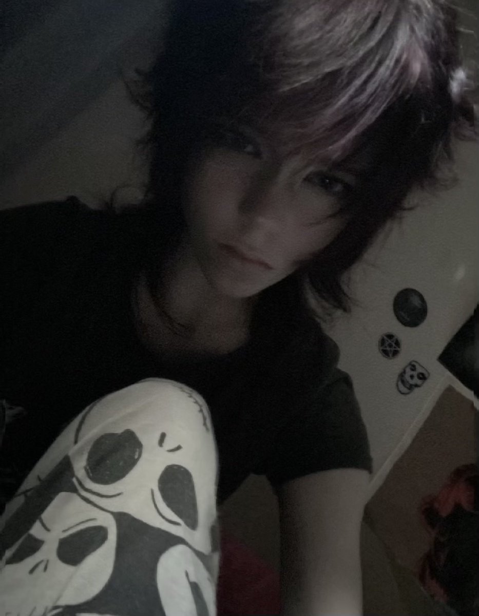 implicitcrulety's tweet image. I hate my face  I want a zombie boyfriend to rip it off and eat it