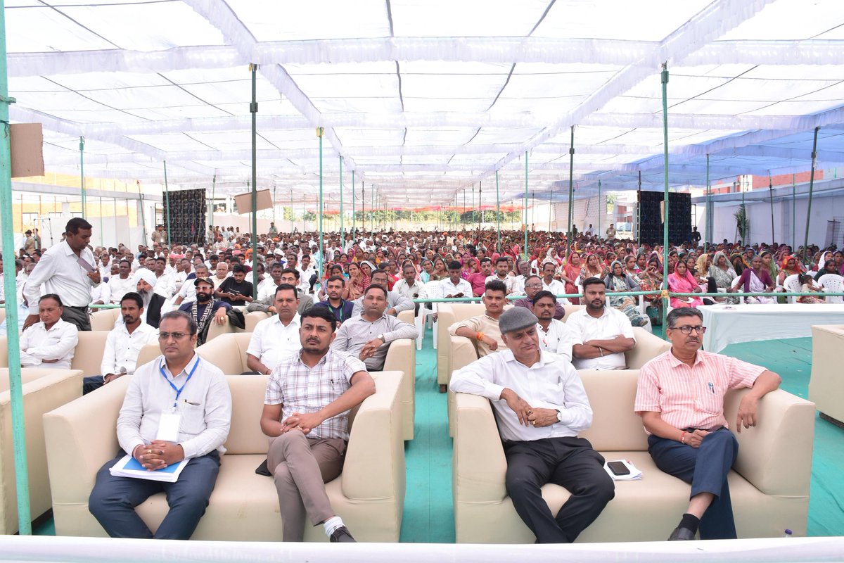 માન.રાજપાયલશ્રી <a href="/ADevvrat/">Acharya Devvrat</a>
જીના અધ્યક્ષપદે GNFSU,હાલોલ ખાતે ખેડૂત સંવાદ યોજ્યો જેમાં  રાજ્યપાલશ્રી દ્વારા પ્રાકૃતિક કૃષિ તરફ ખેડૂતોને વળવા આહવાન કર્યું જેનાથી ખેડૂત,સમાજ અને રાષ્ટ્રનું કલ્યાણ શક્ય છે.<a href="/CMOGuj/">CMO Gujarat</a> <a href="/RameshKataraMLA/">Rameshbhai Katara</a> <a href="/InfoGujarat/">Gujarat Information</a> <a href="/GujAgriDept/">Gujarat Agriculture, Farmer Welfare & Co-op. Dept.</a>