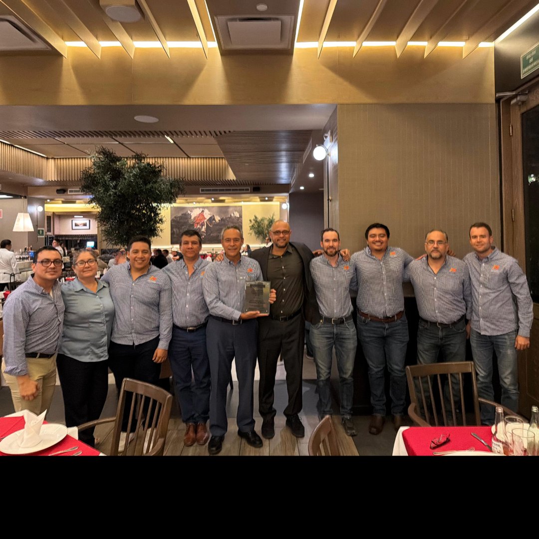 We presented the Outstanding International Distributor Club Award to Invent SA DE CV. This award recognizes their exceptional performance, partnership, and dedication to representing our products. We are grateful for their commitment and proud to celebrate their achievements.