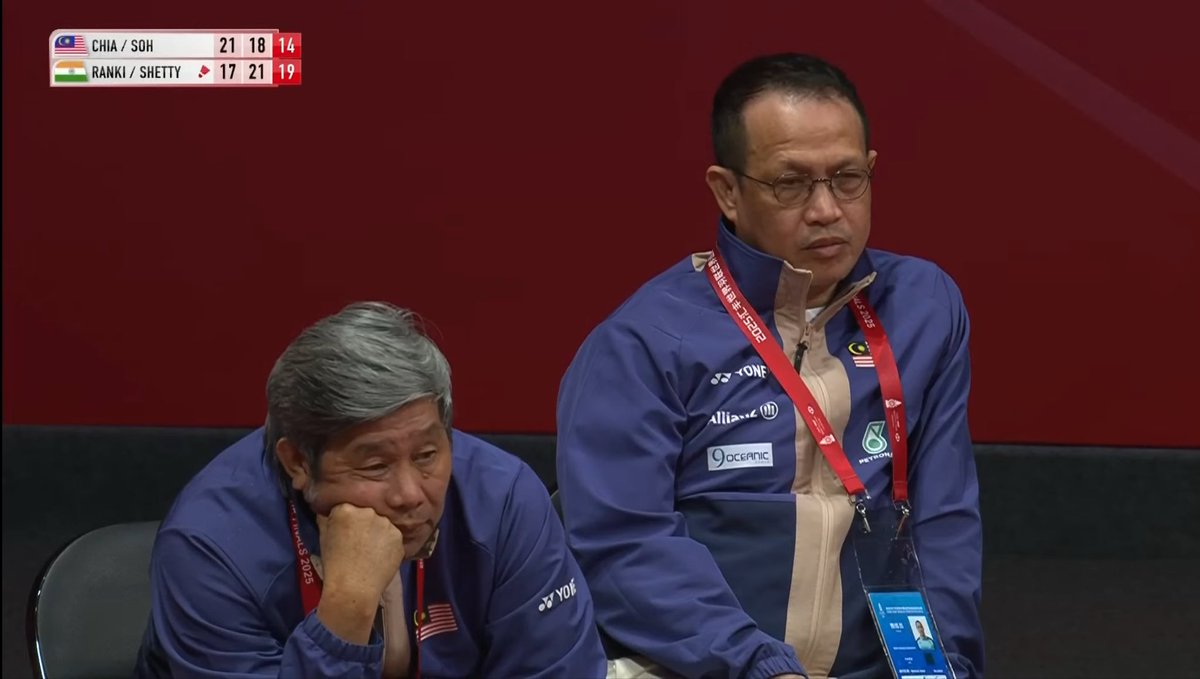 ____ItsReezha's tweet photo. Kita semua sedih. 
Coach Herry &amp; Coach Rexy pun sedih. 

Tuan badan @ Aaron &amp; Yik lagi lah sedih. 

Apa pun thanks Chia/Soh for the fight. 
Thank you for everything &amp; let’s try again
for WTF 2026. *group hugs* 🫂😭

#WTF2025 #Hangzhou2025 https://t.co/I8d60VFEv4