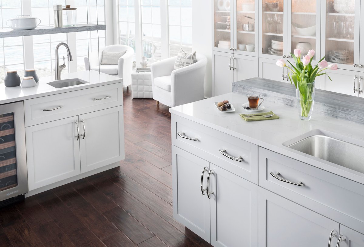 TopKnobs's tweet image. #FinishFriday: Allow your cabinet to shine with the sleek sophistication of our Polished Chrome hardware. Its mirror-like hue is made with a fully sealed finish, ensuring it resists wear and will shine for many years to come. ✨