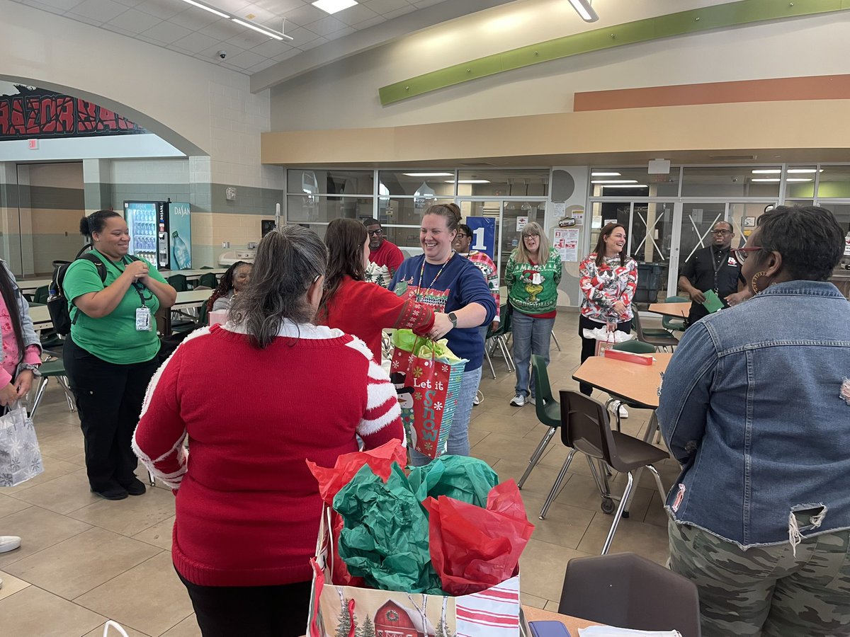 Rodeo Palms Jr. High tweet media