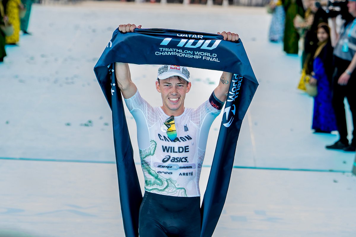 shantha_nuwan's tweet photo. 🏆🇶🇦🏊‍♂️🚴🏃‍♂️📷2025 T100 World Champion – Hayden Wilde

#HaydenWilde #T100 #WorldChampion #QatarT100 #Triathlon #EliteSport https://t.co/GVNZGBJPg5