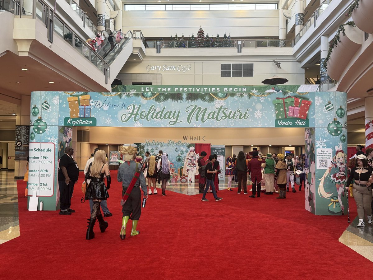 LaReinaCreole's tweet image. Pray for me. I’m about to hit the Dealer’s Room and Artists Alley without a chaperone 😳#HolMat2025 #Holmat