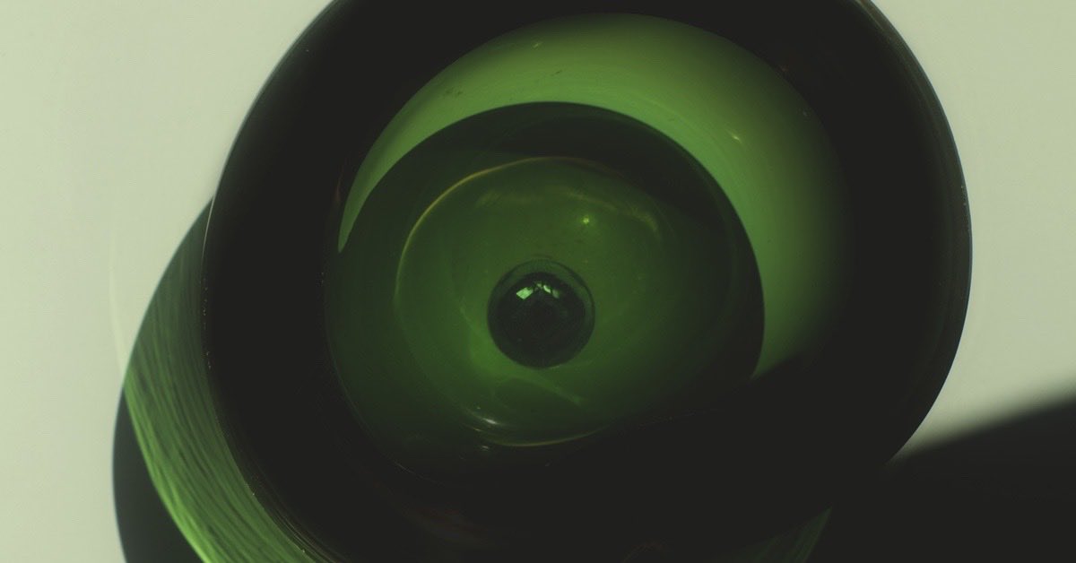 Un cristal
otoñal.
 
Sueña ya
esas notas sin tocar.