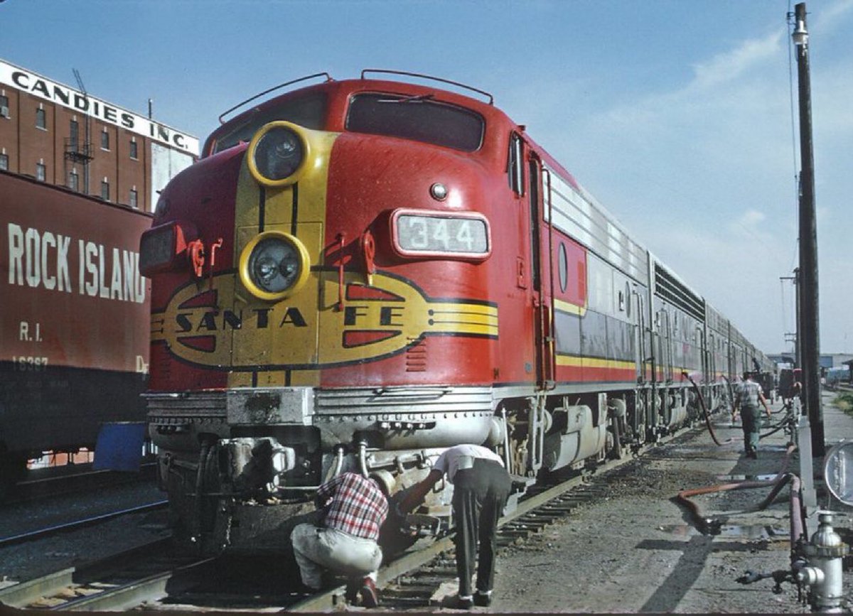 SantaFeAlways's tweet image. Santa Fe 344L
Train 16, the Texas Chief
Being serviced at Oklahoma City, OK
June 7, 1967.

Roger Puta Collection
Description by Marty Bernard
Public Domain 🇺🇸