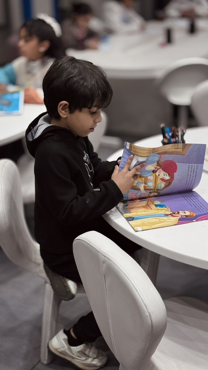 FllM94's tweet photo. لقطات من تصويري لثاني يوم من ملتقى القراءة 
ببيت الثقافة بأحد رفيدة 
#بيت_الثقافة 
#أحدر_رفيدة 
#ملتقى_القراءة_الدولي 
#اليوم_العالمي_للغة_العربية https://t.co/m0HRwqFiEr