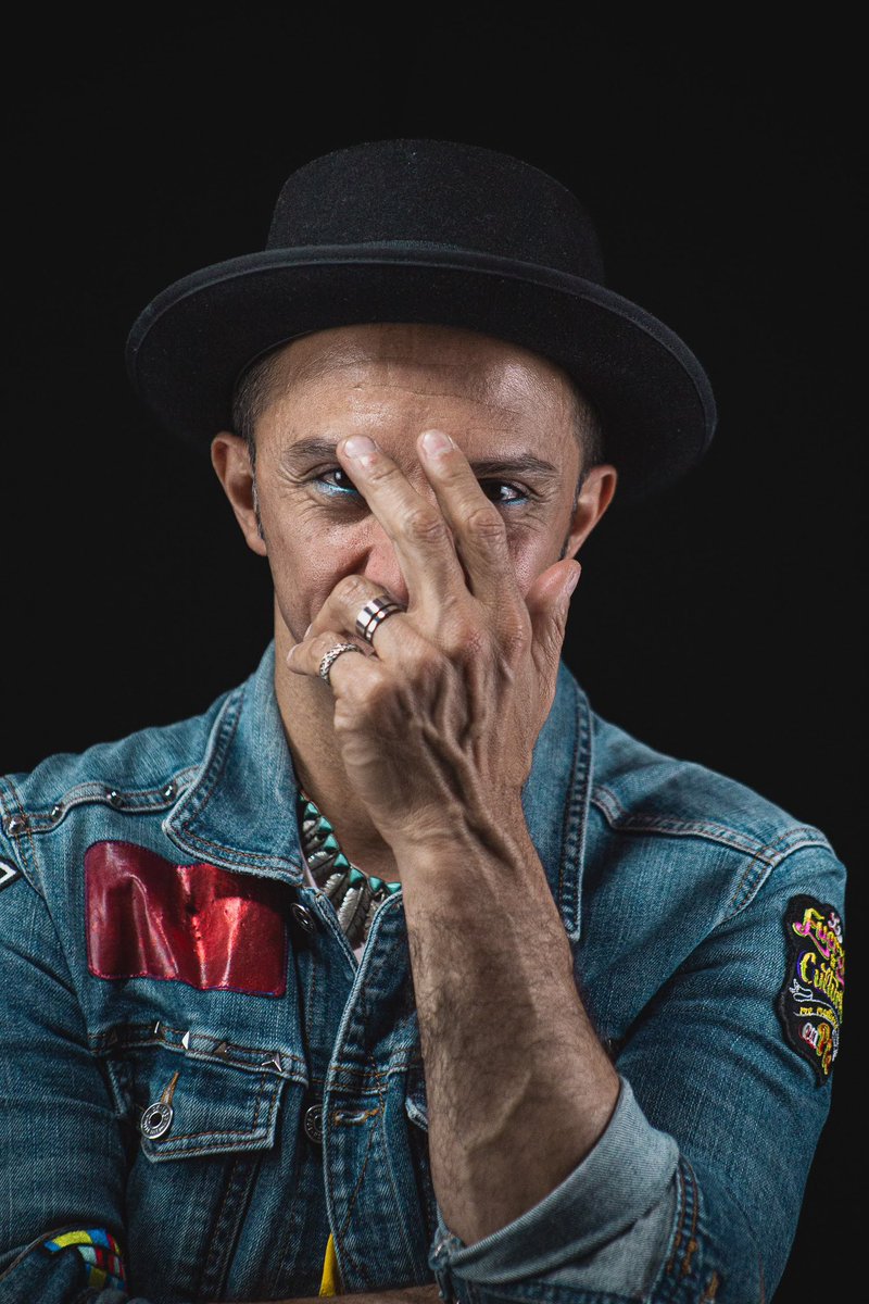 ES HOY, ES HOY

Concierto cierre de temporada 2025

Invitadas:
Camila Cardona (Escritora y editora)
Paula Neder (Cancionista argentina)

Viernes 19 de diciembre
7 PM
Casa Libre
Entrada: $ 50.000
Aforo limitado 25 Personas

ENTRADAS
peregrinalibros.com.co/products/alejo…