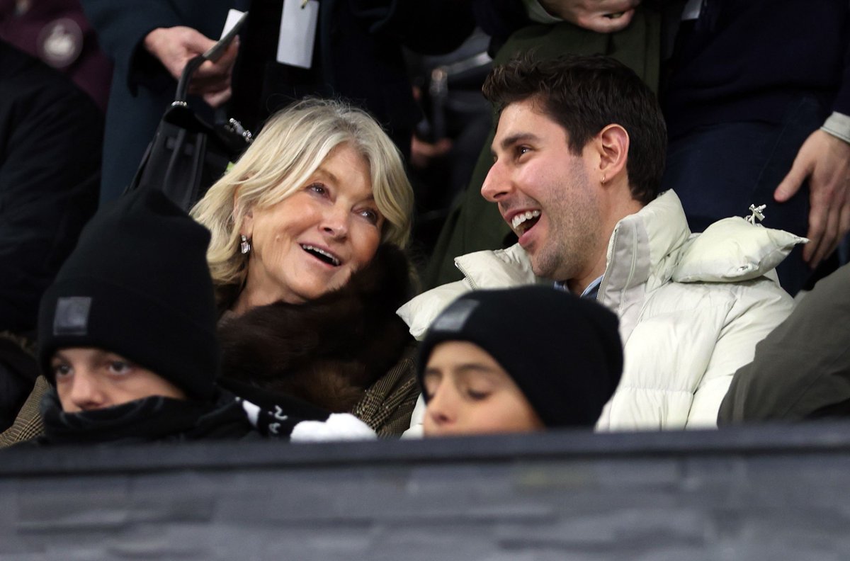 👀 <a href="/MarthaStewart/">Martha Stewart</a> in the house <a href="/SwansOfficial/">Swansea City AFC</a>!

#EFL | #SkyBetChampionship