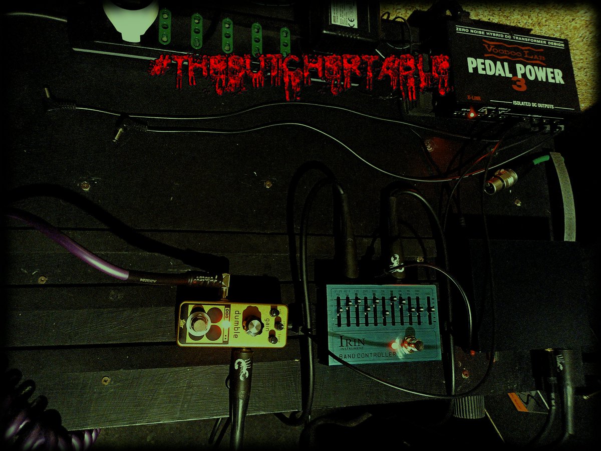The pedal section for the first #reamp of my new #OsseltioN EP.
#Iset Dumbler, emulation of the highly sought-after head, and #Irin EQ.
A sonic massacre!
And the second part is yet to come...
#thebutchertable #boost #deathmetal #extremedeformedmetal #production #theextremeway