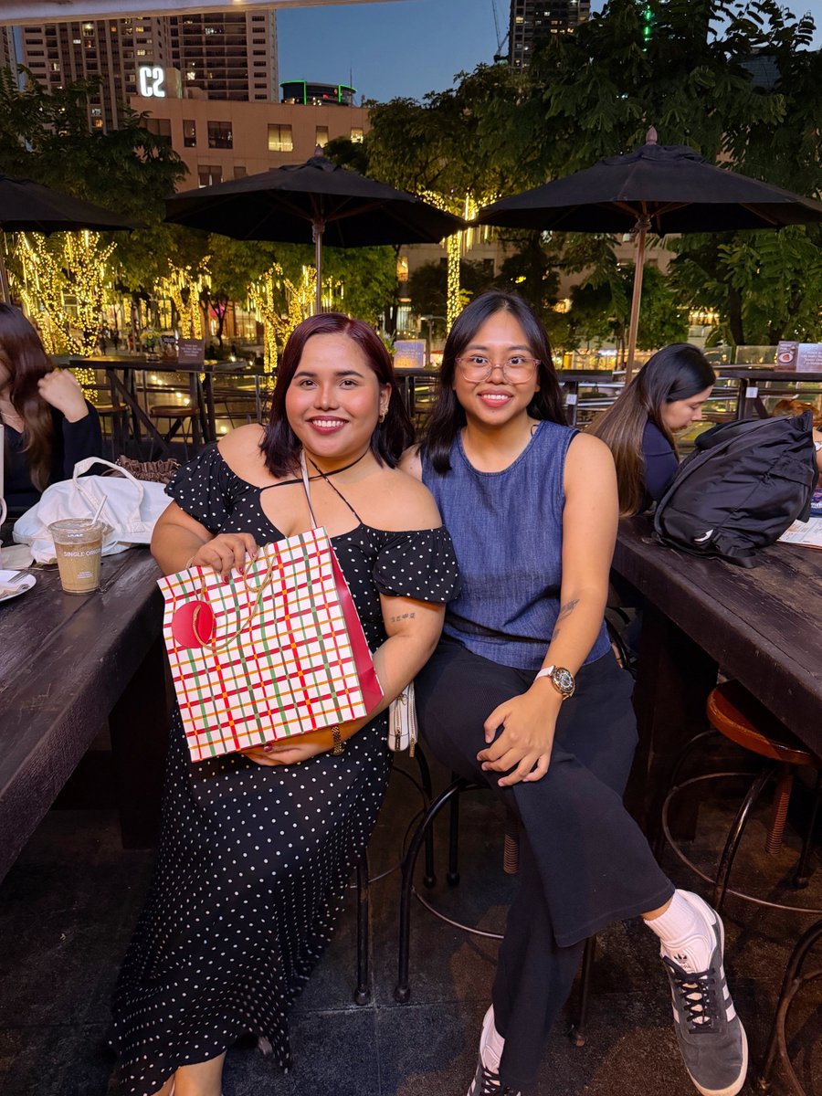 NPDigital's tweet image. Nothing beats bringing our global team together, especially around good food. 🍽️🌍

Amazing memories, great conversations, and even better company. This is what NP Digital is all about!✨

#NPDigital #HavingFun #AgencyLife #Culture