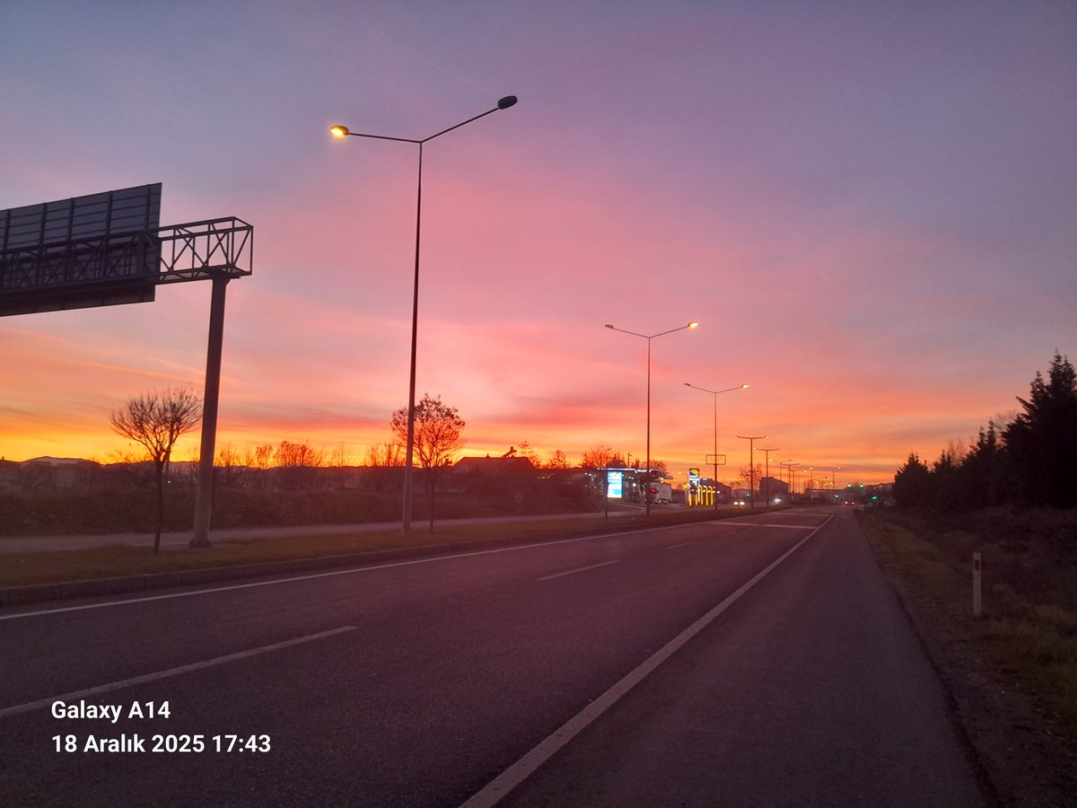 18 Aralık 2025 akşam saatlerinde kıpkırmızı meydana gelmişti O akşamında 1.1 bolu Gölcük'te deprem meydana gelmişti