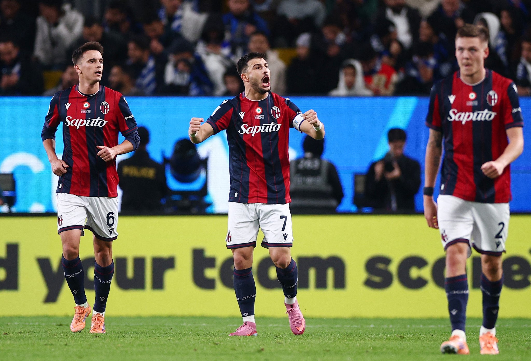 بولونيا يحسم القمة أمام إنتر ميلان بركلات الترجيح ويبلغ نهائي كأس السوبر الإيطالي. مواجهة مرتقبة أمام نابولي في النهائي #بولونيا_إنتر_ميلان 