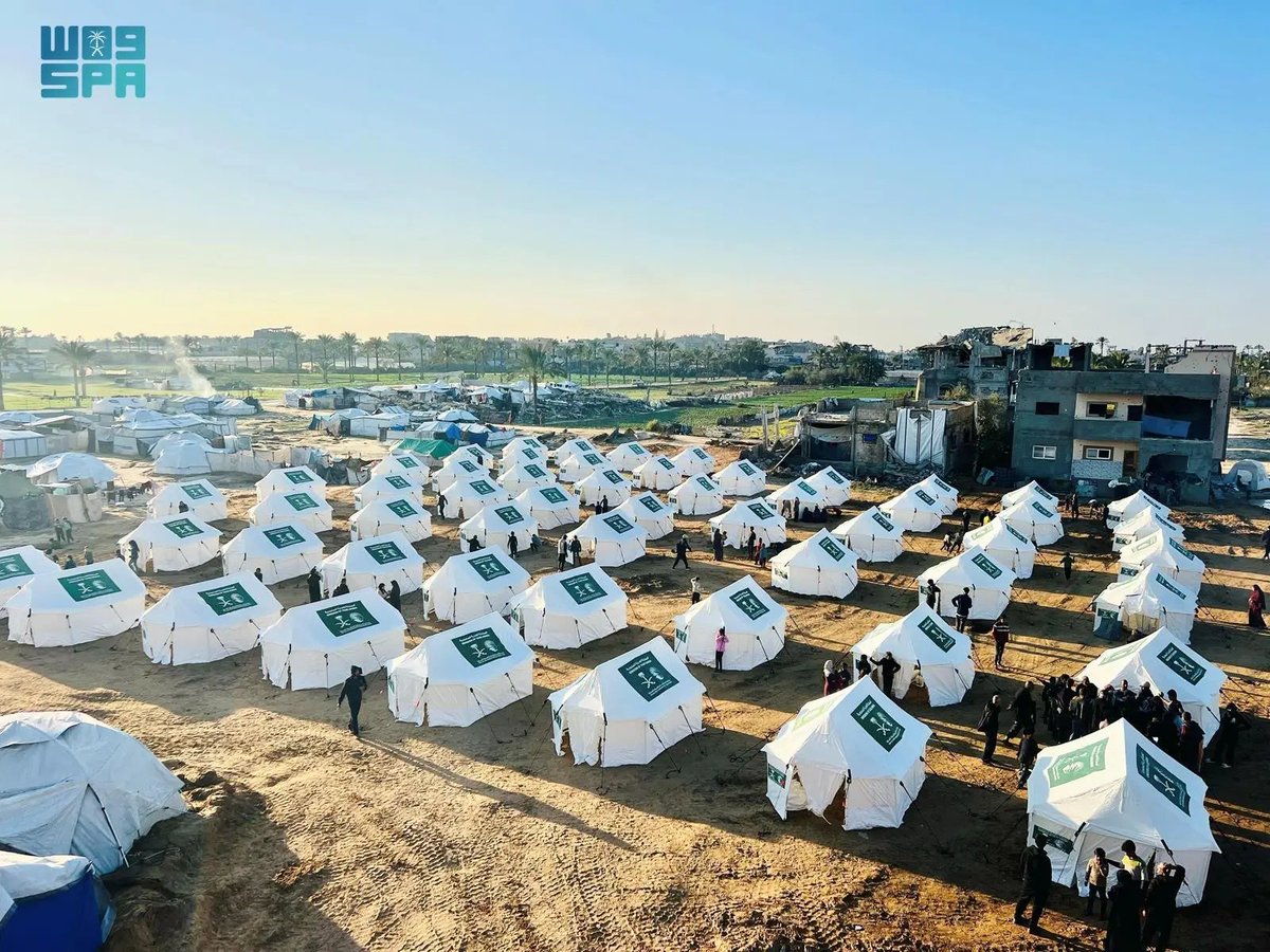 مركز الملك سلمان للإغاثة يُقيم مخيمًا جديدًا لإيواء مئات الأسر التي فقدت منازلها في قطاع غزة. صحيفة البلاد | #المساعدات_السعودية 