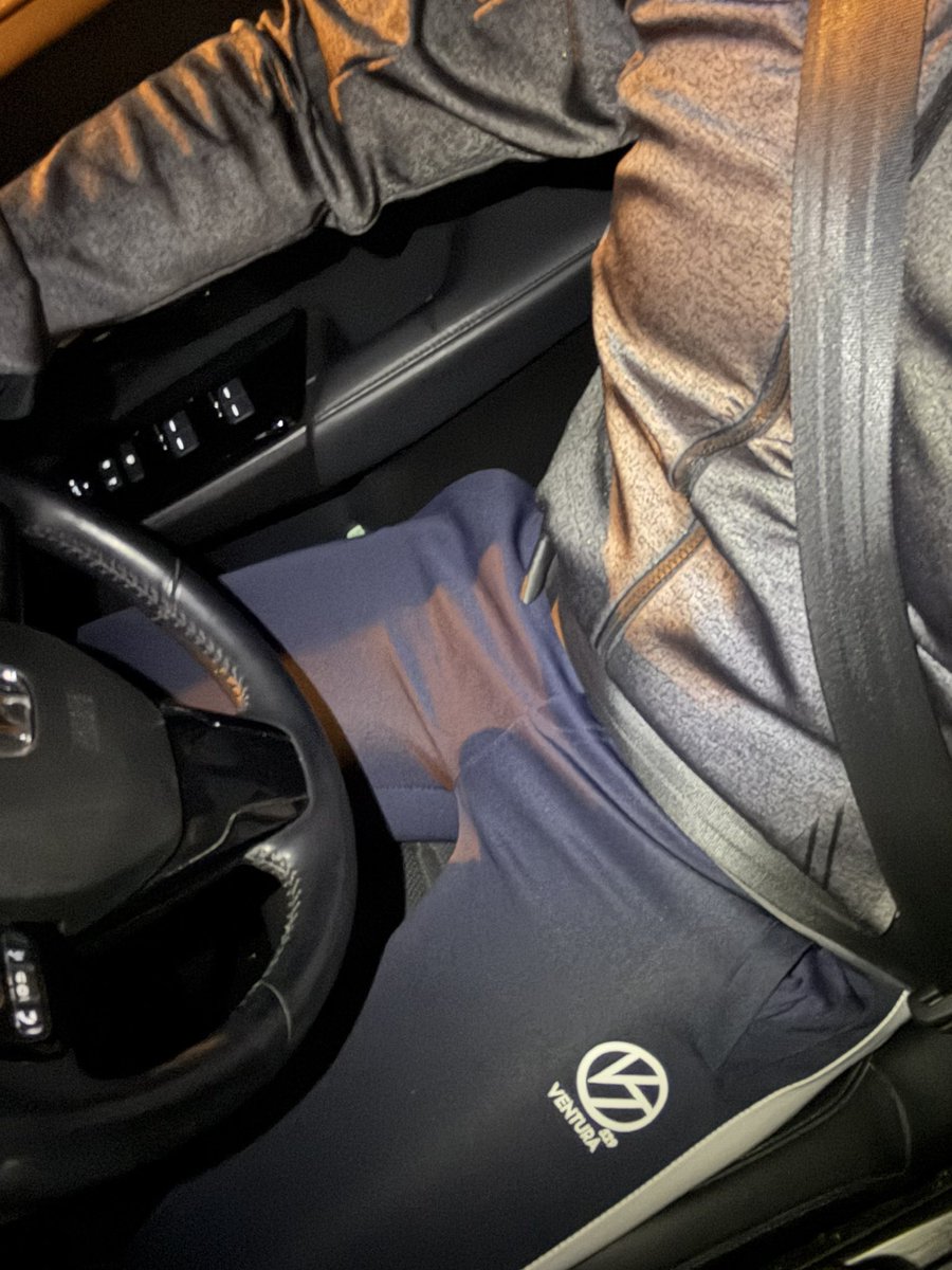 おまけ⁉︎
なんか胸の突起目立ってる⁉︎
生ケツ...失礼しました
んースリスリしたいよぉ...