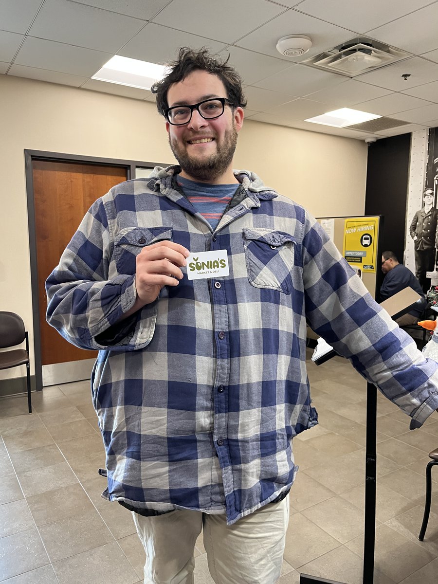 DriveLessRI's tweet image. #Coventry resident and @universityofri employee Matt prefers not to drive—and now he's getting rewarded for it with a gift card to Sonia's Deli! 🥪 After hearing about DriveLessRI.com on @92profm, Matt and his crew started logging every bus and train trip in the app.