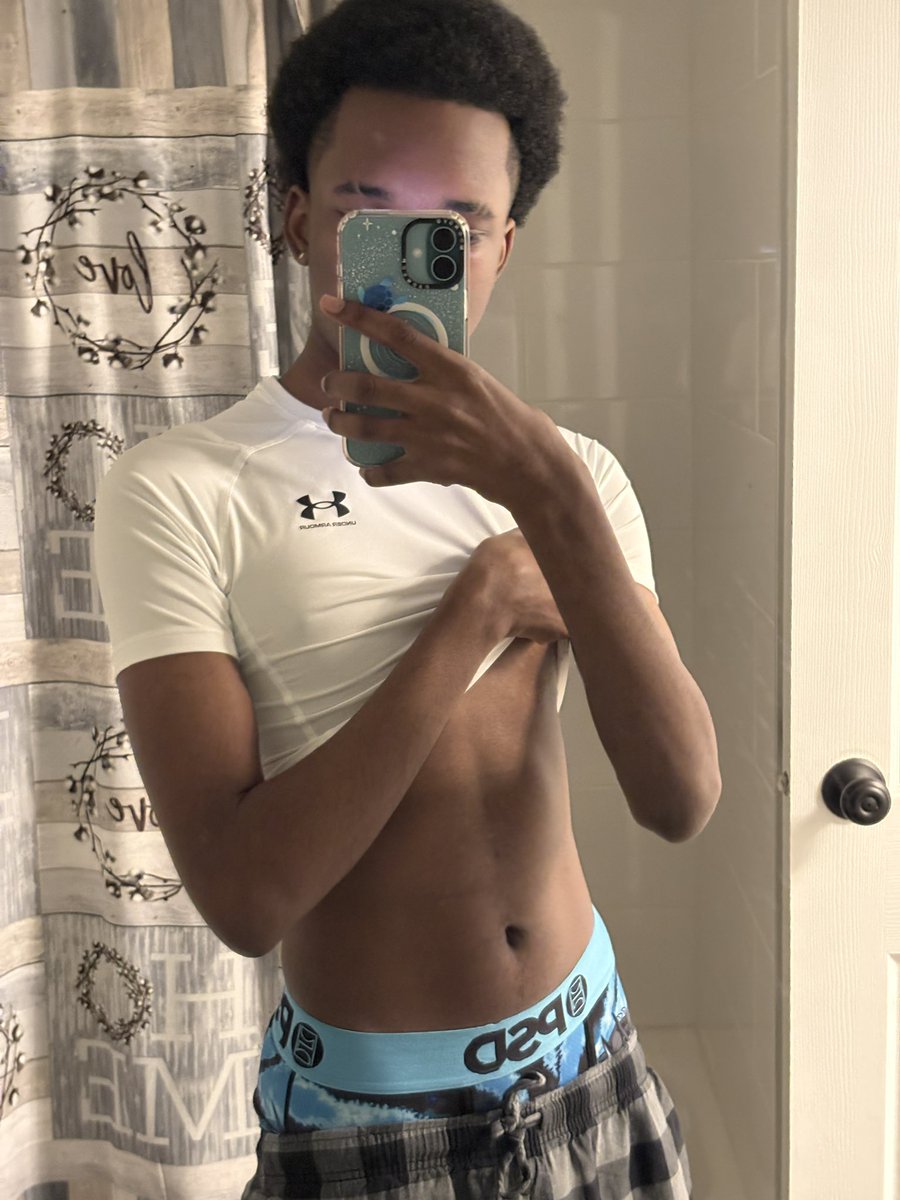 i still love this photo 🧍🏽‍♂️